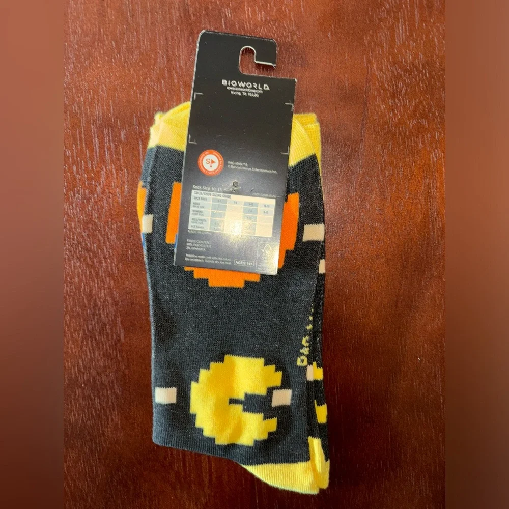 PAC-MAN NOVELTY CREW SOCKS NWT MEN’S SHOE SIZE 8-12